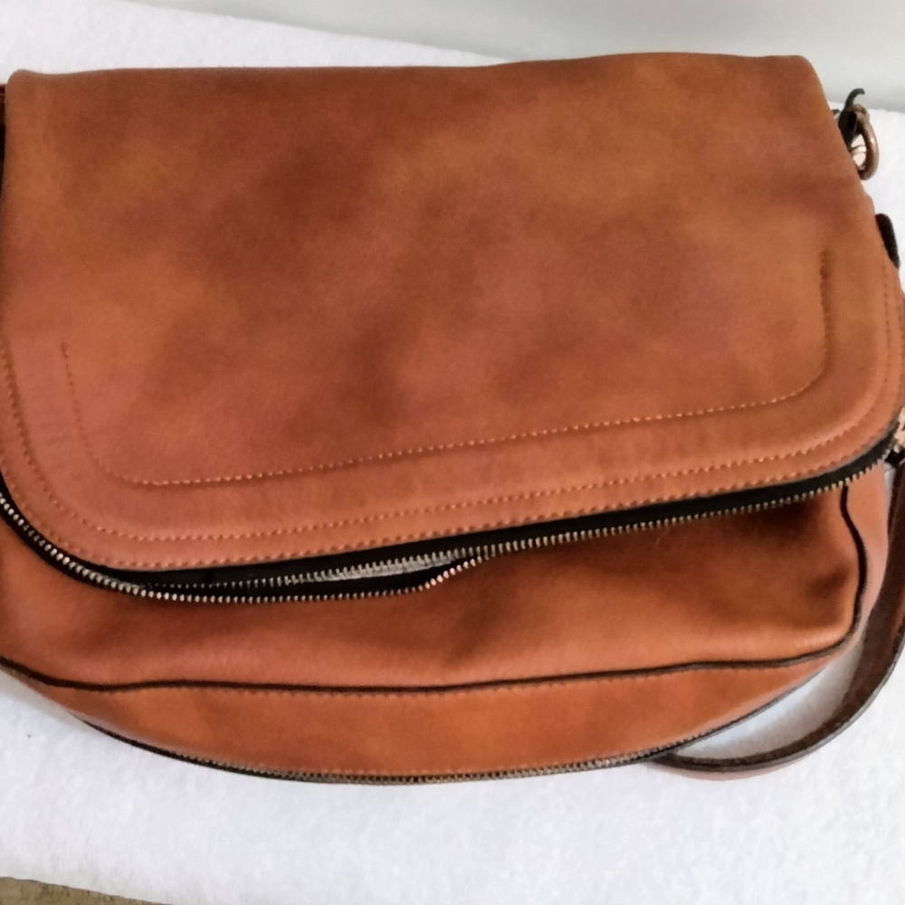 Vegan Luxe City Messenger Bag 16” | BYMANYC ® New York Milano Street Edge